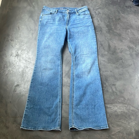 Old Navy Wow Flare Bootcut Jeans - Picture 2 of 6